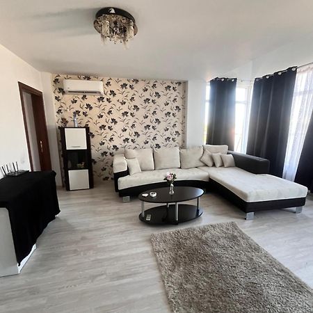 Sunset Holiday Home บูคาเรสต์ ภายนอก รูปภาพ