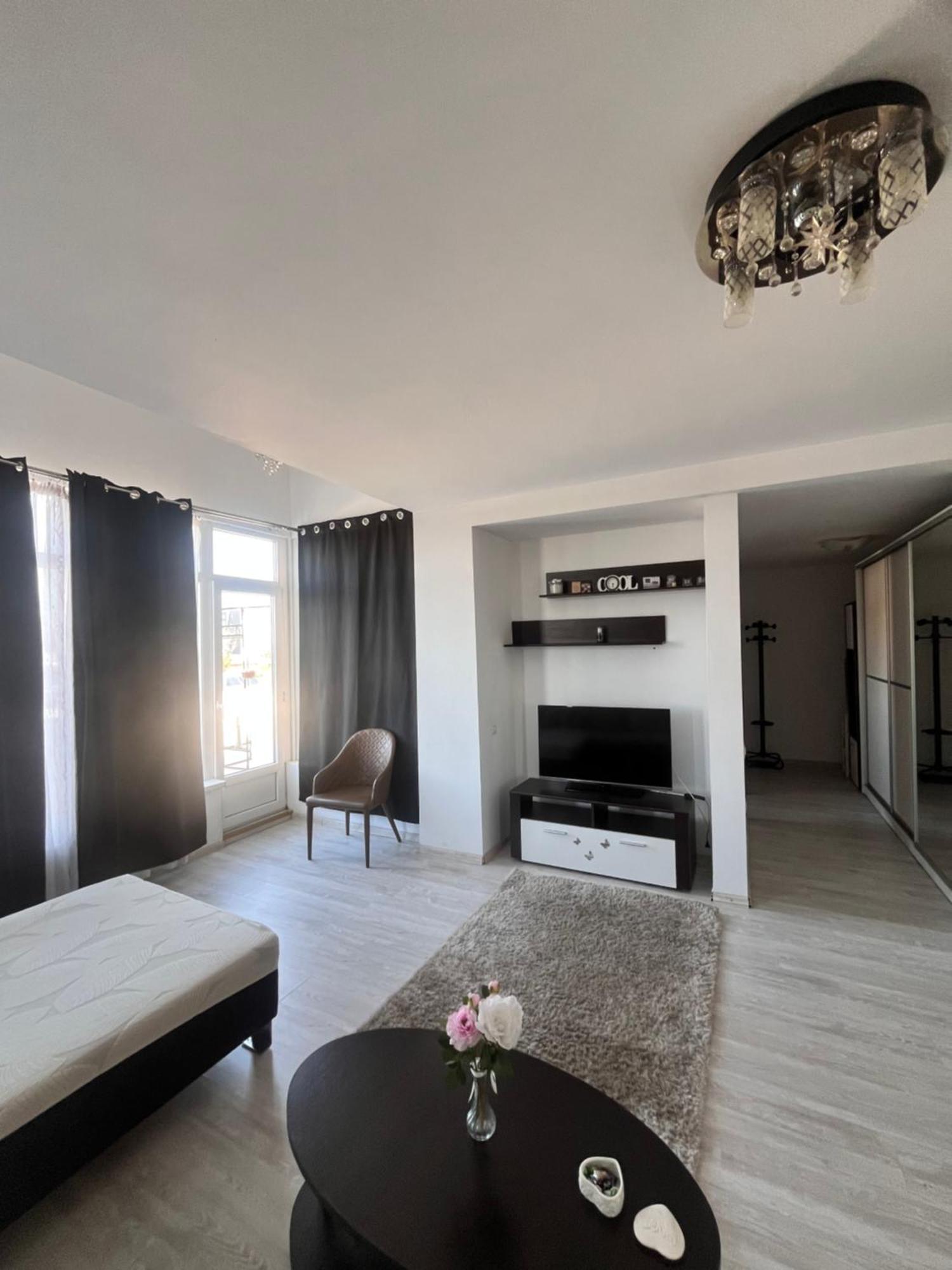 Sunset Holiday Home บูคาเรสต์ ภายนอก รูปภาพ